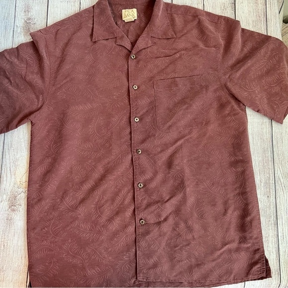 Jos A. Bank Button Front Shirt Medium - Picture 1 of 6